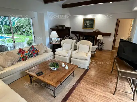 Casa 5 ambientes con 3 baños