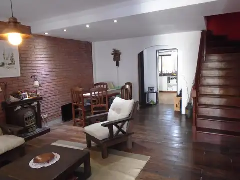 Casa en Venta con 2 cocheras