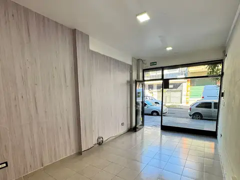 Local en Alquiler en Monte Castro, $ 790.000