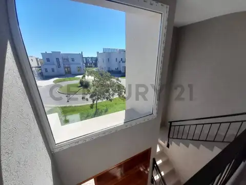 Casa 5 ambientes en Barrio Acacias