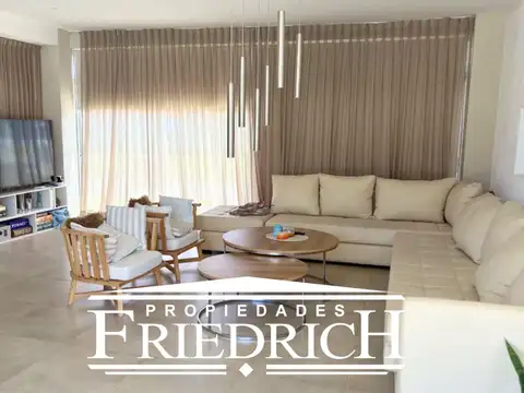 Casa en Venta en Campos De Alvarez, USD 295.000