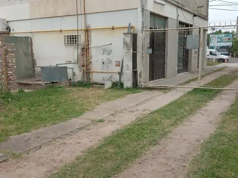 AMPLIO LOTE BALDIO SOBRE AVENIDA MENDOZA