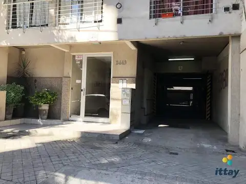 VENTA. Cochera ubicada en PLANTA BAJA. Cubierta, portón automático.