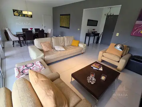 Casa en Venta con 4 cocheras