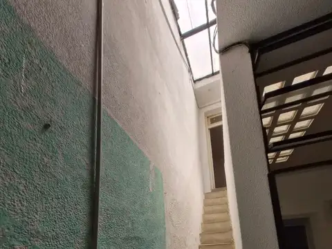 Casa 5 ambientes c/ cochera en dos plantas