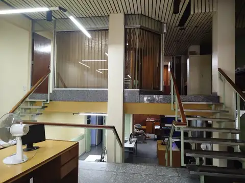 Oficina 5 ambientes con 3 baños