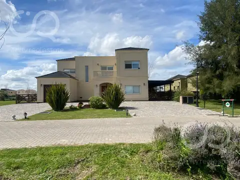 Apta crèdito - Casa a la venta en barrio privado Los Talas