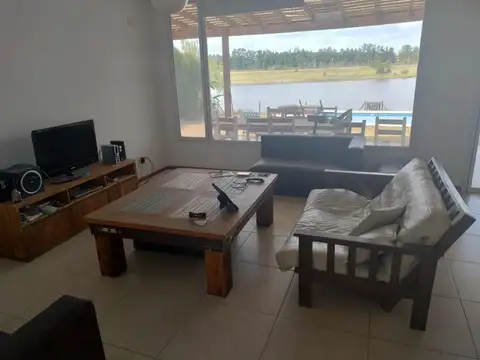 Casa 5 ambientes con 2 baños