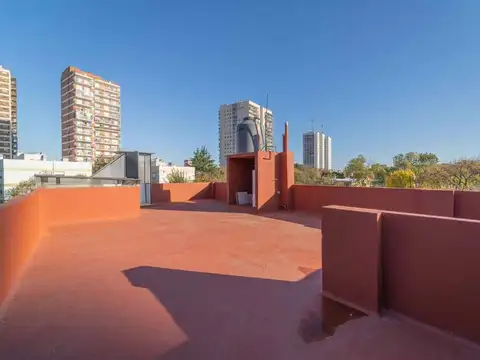 CASA TRIPLEX EN SAAVEDRA A METROS DEL DOT