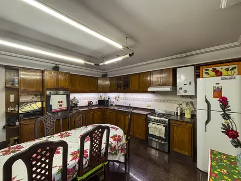 Casa en Venta con 5 cocheras