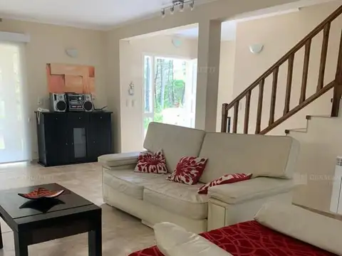 Casa en Alquiler Temporal con 3 cocheras