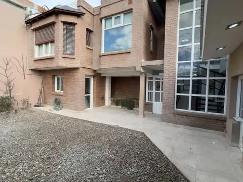 CASA  2 DORMITORIOS BARRIO CENTRO