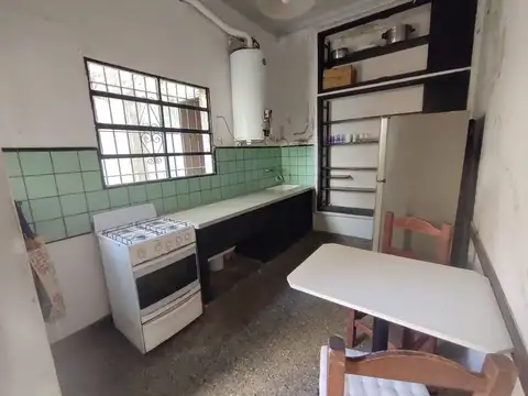 VENTA CASA 6 AMBIENTES PATIO/TERRAZA A REFACCIONAR