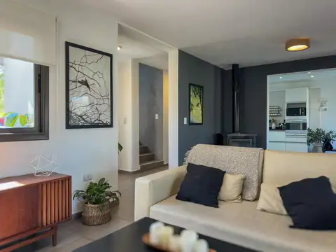 Casa 3 ambientes con 2 baños