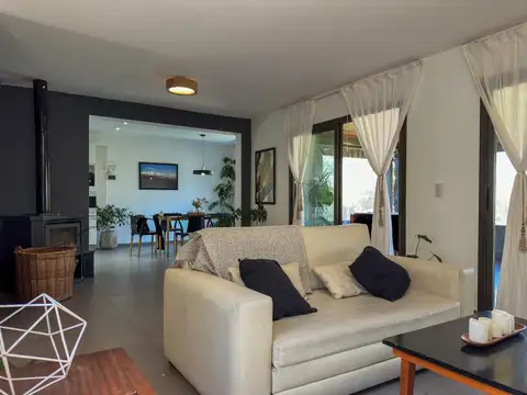 Casa en Venta con 3 cocheras