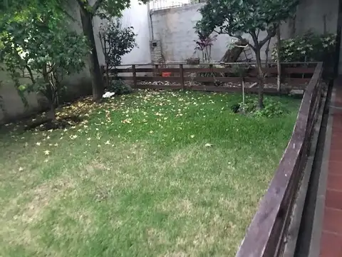 Excelente propiedad en dos plantas en Bernal Oeste. Acepta FINANCIACION