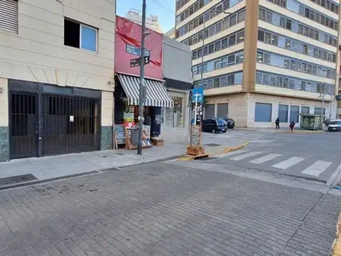 COCHERA CUBIERTA -PALERMO. Porton electrico-Montac