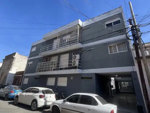 Dpto. 2 dormitorios Alberdi - Excelente estado