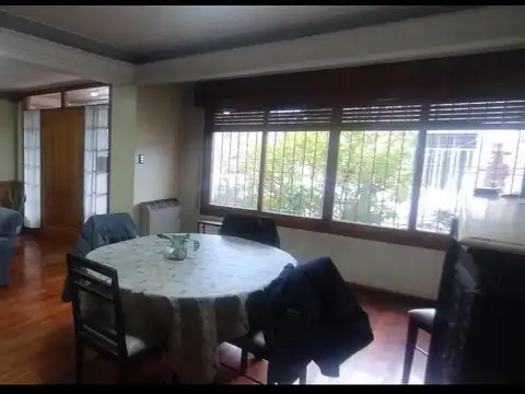 Casa 8 ambientes con 4 baños