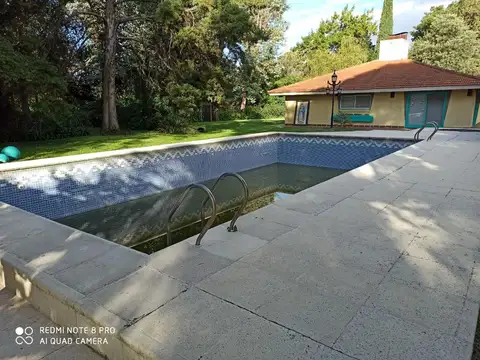 Inmejorable parque con propiedad apto fines comerciales - Casa quinta   Lote.