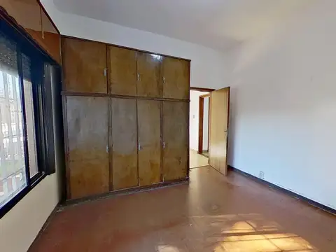 Venta Casa con jardin, quincho, y pileta en Jose León Suarez