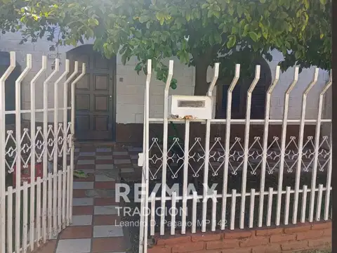 Casa en venta en B` España 4 hab cochera parrilla