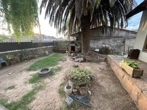 Casa 5 ambientes con 1 baño