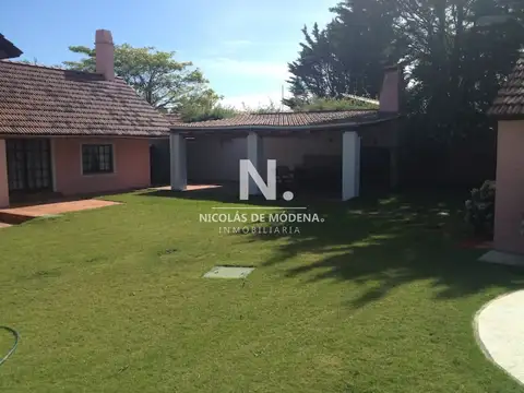 Casa de 4 dormitorios con piscina en pinares para alquiler de verano