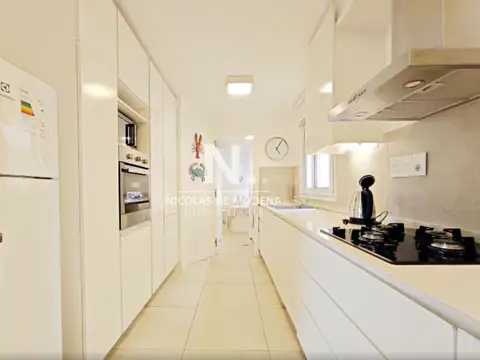 Vende apartamento en Rincon del Indio de 3 dormitorios.