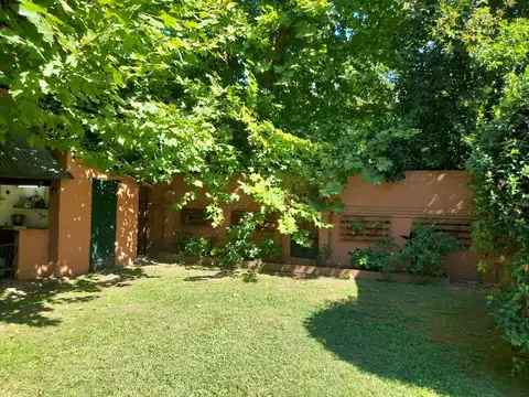 Casa en Venta con 2 cocheras