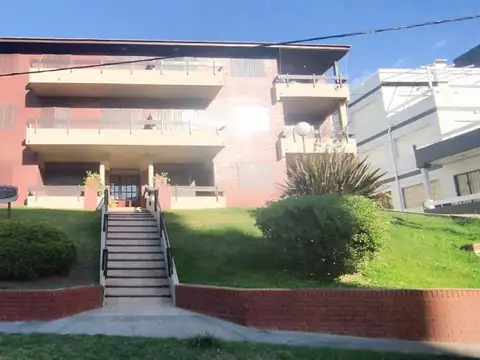 Venta hermoso 2 amb c/ cochera  y balcon terraza, Piscina