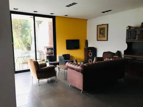 Casa en Venta con 2 cocheras