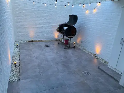 Hermoso duplex de 3 ambientes con playroom, patio y cochera. Excelente estado!