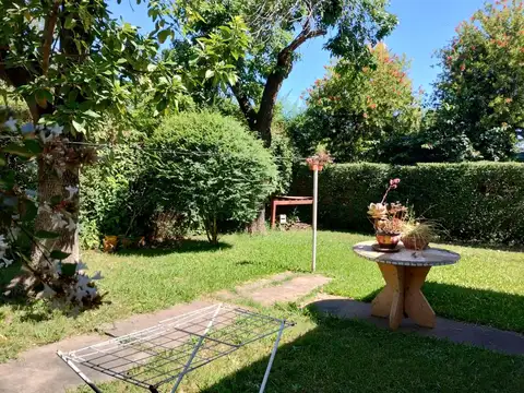 Casa en Alquiler con 1 cochera