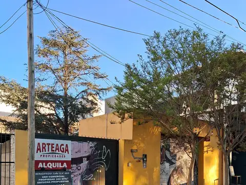 Gran propiedad en alquiler frente a Plaza Ducilo