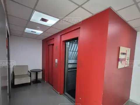 Oficina en Alquiler con 1 cochera