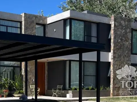 Casa en Venta en Haras Santa Maria, USD 388.000