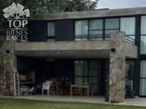 Casa 5 ambientes con 3 baños