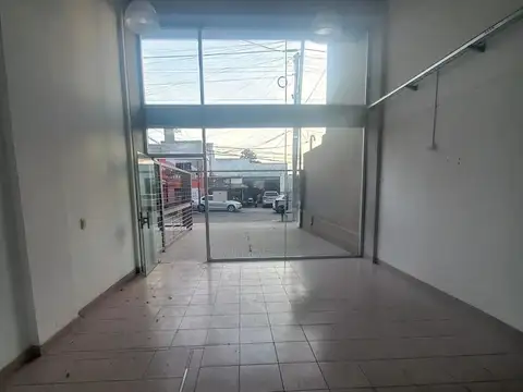 Excelente local comercial en PB de 170m2  Venta con renta