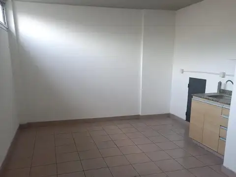 Excelente local comercial en PB de 170m2  Venta con renta