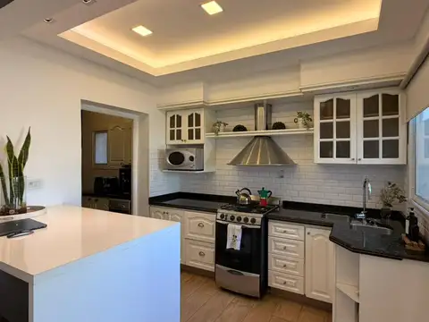 Casa 6 ambientes con 3 baños