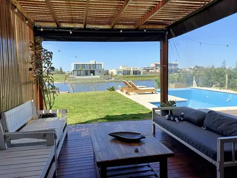 Casa 5 ambientes con 5 baños