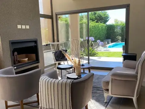 Casa 5 ambientes con 3 baños