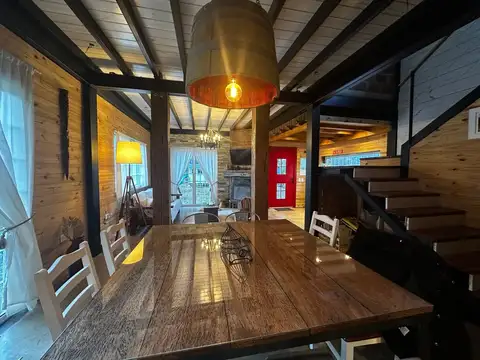 Casa 4 ambientes con 2 baños