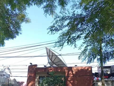 Amplio Local Comercial s/Av. Gral Paz de 730 mts2 sup. total