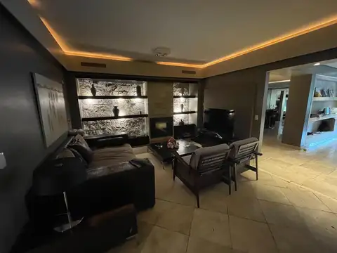 Casa en Venta con 5 cocheras