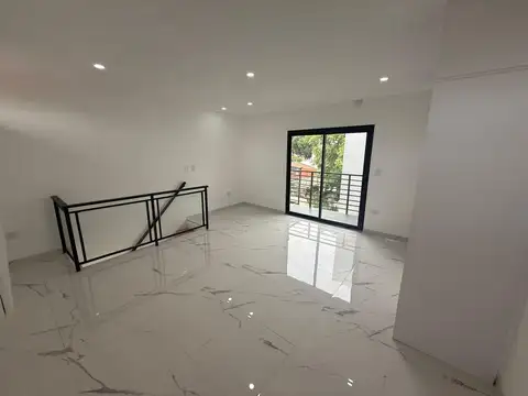 Depto Tipo Casa 3 ambientes con 2 baños