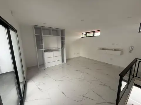 Depto Tipo Casa en Venta al Este