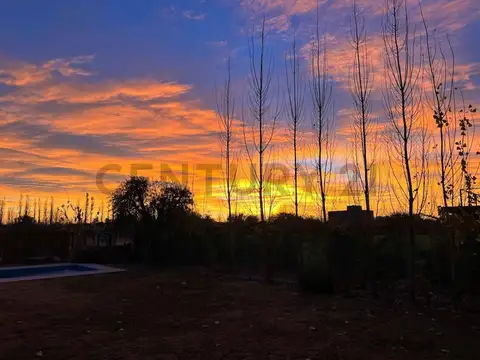 Casa 8 ambientes con 4 baños