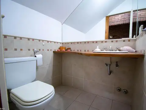 Casa 6 ambientes con 2 baños